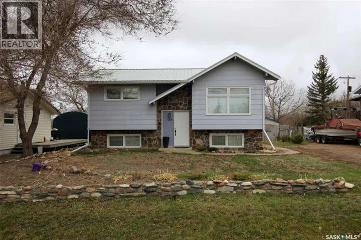 128 1st STREET E, Frontier, Saskatchewan S0N0W0