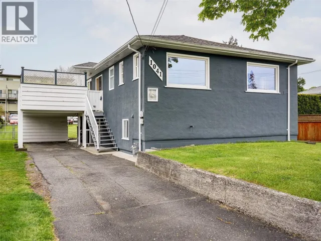 1041 Lyall St, Esquimalt, British Columbia V9A5G1