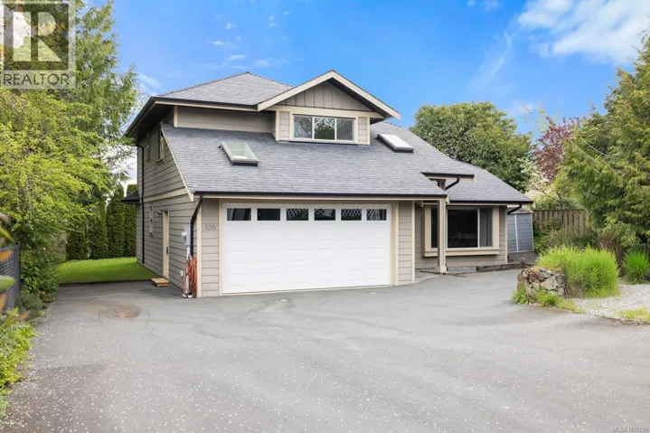 858 Selkirk Ave, Esquimalt, British Columbia V9A2T8