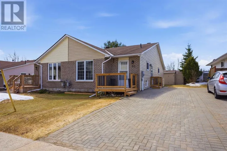 60 Farrell CRES, Elliot Lake, Ontario P5A3M9