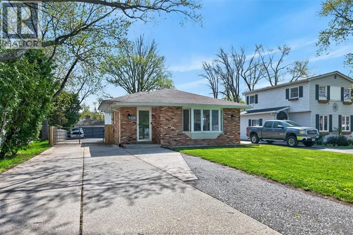 226 EDGEWATER BOULEVARD, Tecumseh, Ontario N8N2H2
