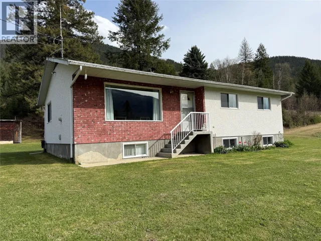 6915 Kimoff Road, Appledale, British Columbia V0G2J0