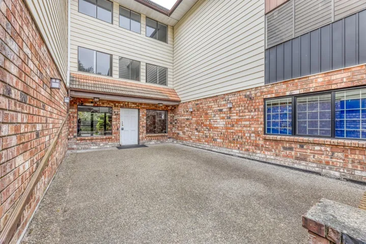 205 7426 138TH, Surrey, British Columbia V3W6G4
