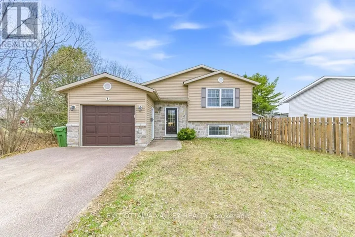 7 FLORENCE STREET, Petawawa, Ontario K8H1T7