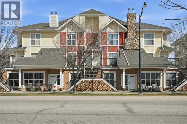 744 73 St SW, Calgary, Alberta T3H5V9