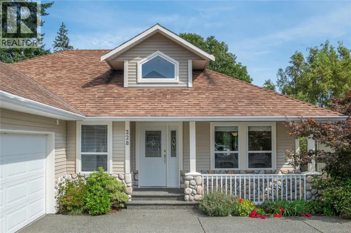 228 Maryland Rd, Campbell River, British Columbia V9W8H5