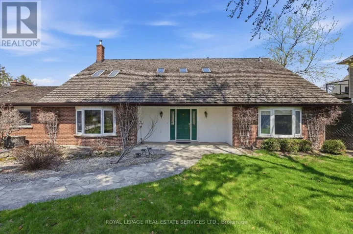 8 LAKESHORE DRIVE, Hamilton (Lakeshore), Ontario L8E5C6