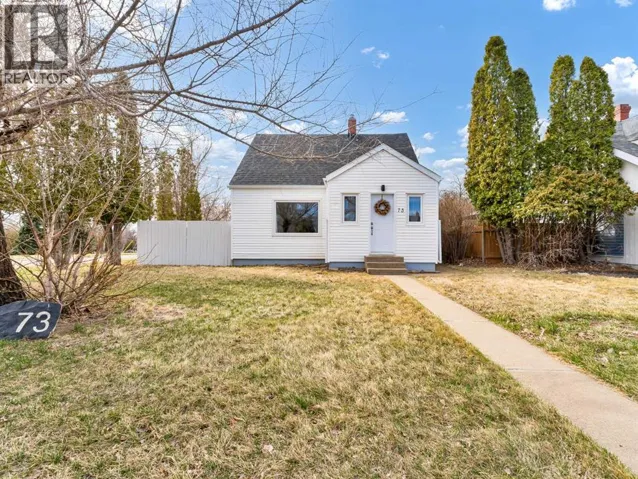 73 9 Street SE, Medicine Hat, Alberta T1A1N1
