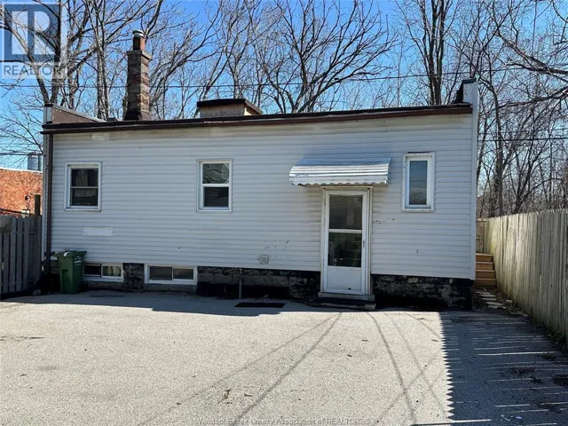 414 CRAWFORD AVENUE, Windsor, Ontario N9A5C4