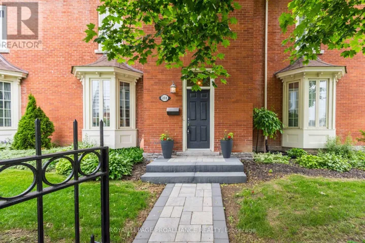 5 - 233 JOHN STREET, Belleville (Belleville Ward), Ontario K8N3G2