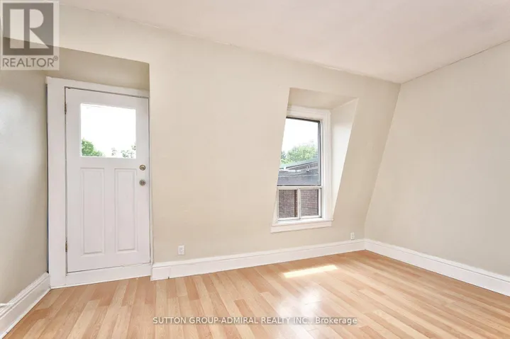 UPPER#2 - 1932 QUEEN STREET E, Toronto (The Beaches), Ontario M4L1H6