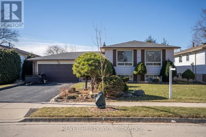 19 LYNWOOD DRIVE, Hamilton (Stoney Creek), Ontario L8E3E7