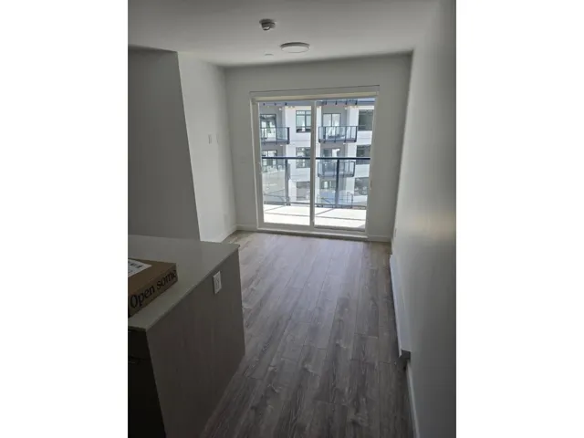 521 13968 LAUREL DRIVE, Surrey, British Columbia V3T1A8