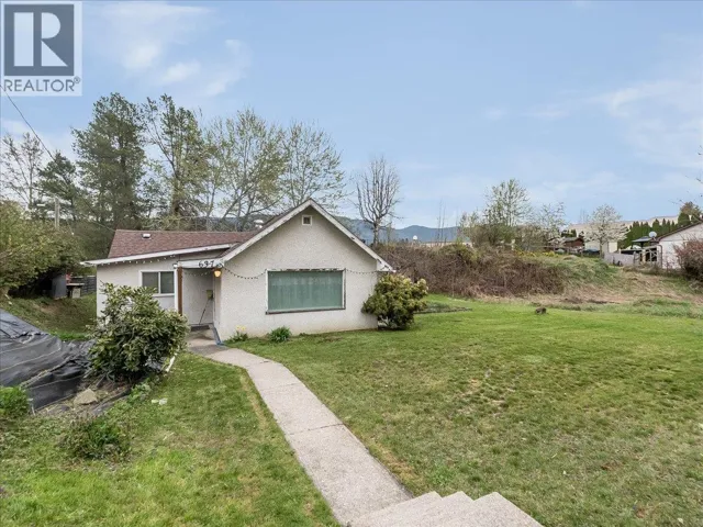 637 9th Avenue, Castlegar, British Columbia V1N1M5