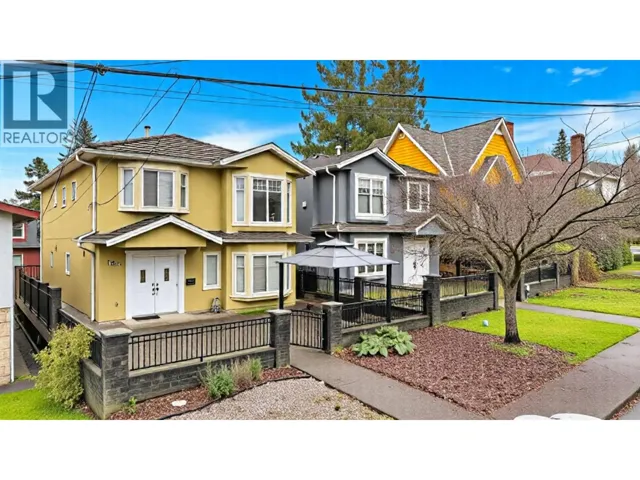 7332 1ST STREET, Burnaby, British Columbia V3N3S8