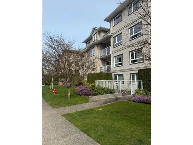 111 8142 120A STREET, Surrey, British Columbia V3W0N1