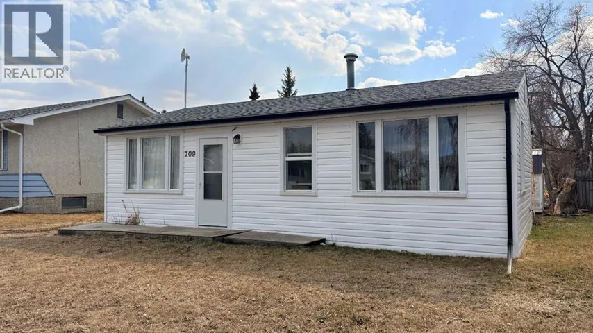 709 7 Avenue, Wainwright, Alberta T9W1B5