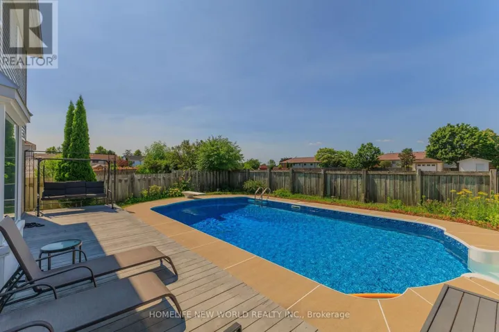 10 HOLDEN COURT, Whitby (Blue Grass Meadows), Ontario L1N9A1