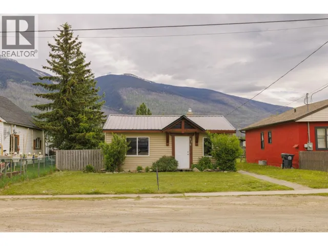 956 4TH AVENUE, McBride, British Columbia V0J2E0