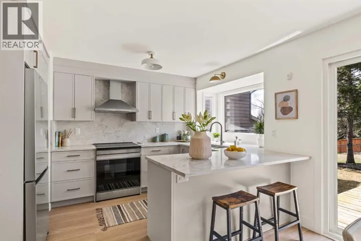 11 Coach Manor Rise SW, Calgary, Alberta T3H1C5