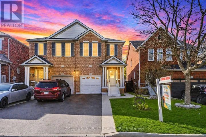 8 OAK GARDENS COURT, Brampton (Sandringham-Wellington), Ontario L6R2Y6