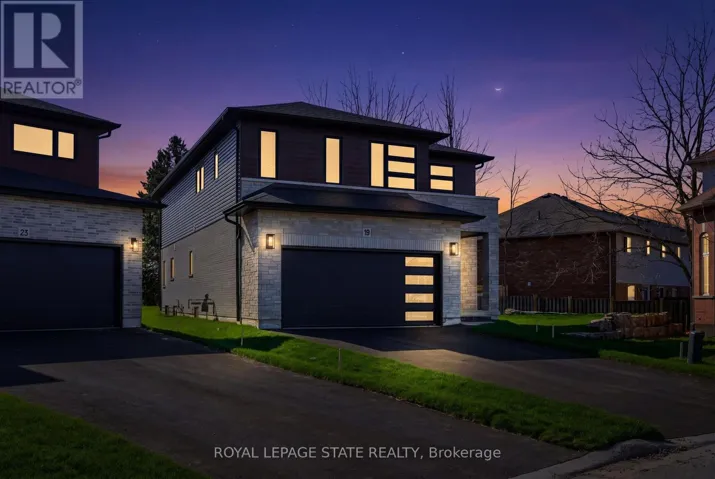 19 WOODVALLEY COURT, Hamilton (Falkirk), Ontario L9B2S7