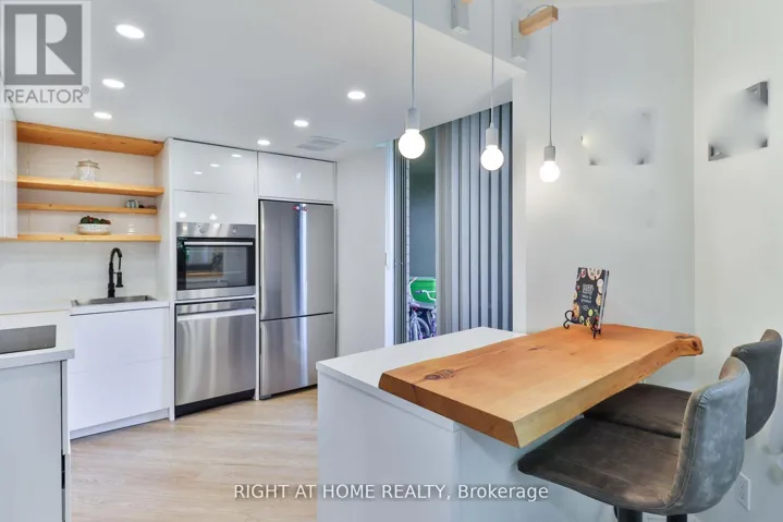 1210 DON MILLS ROAD, Toronto (Banbury-Don Mills), Ontario M3B3N9