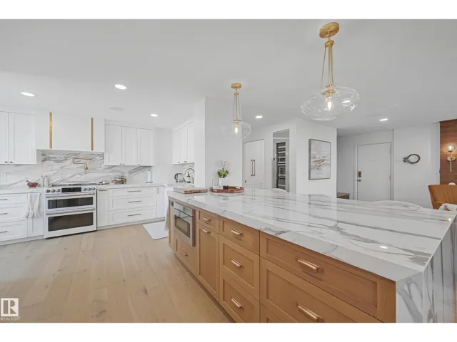 #701 11503 100 AV NW, Edmonton, Alberta T5K2K7