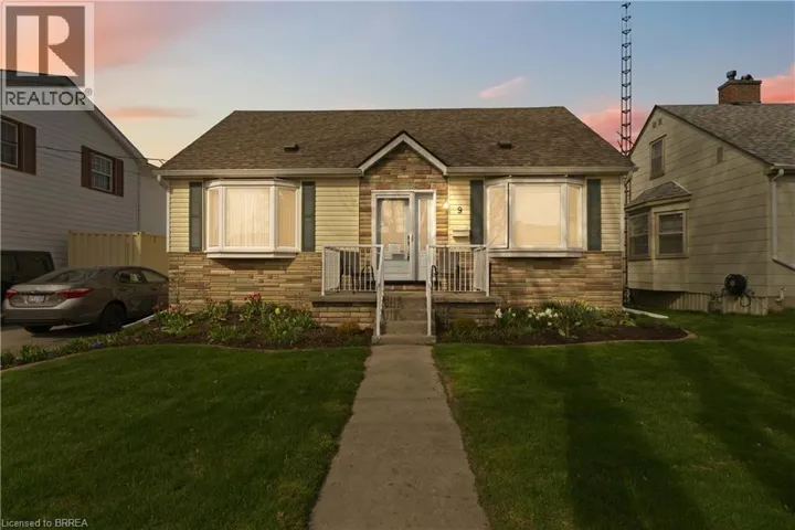 9 SUSSEX Avenue, Brantford, Ontario N3R2G5