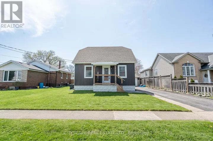7992 PETER STREET, Niagara Falls (Chippawa), Ontario L2G6S9