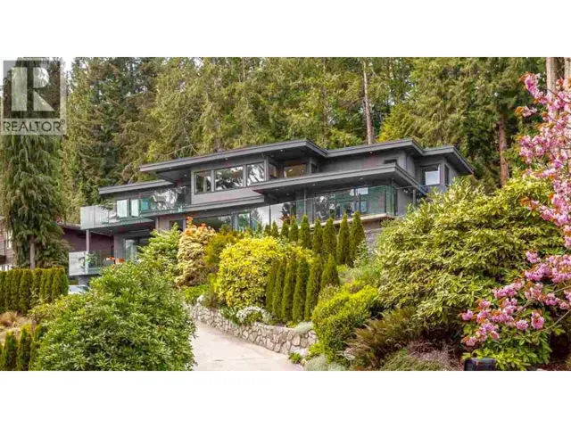 2951 ALTAMONT CRESCENT, West Vancouver, British Columbia V7V3C2