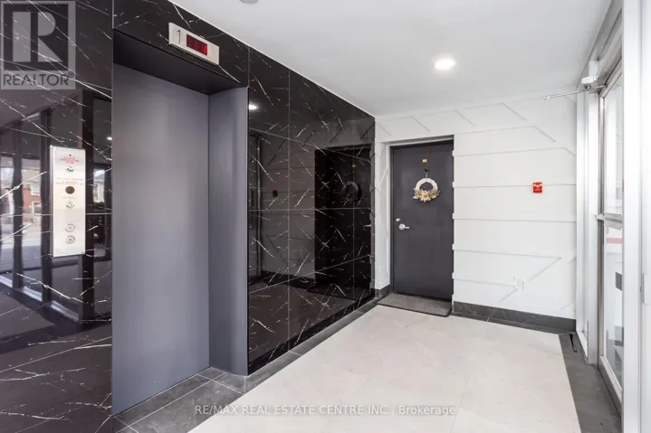 504 - 371 LAKESHORE ROAD W, Mississauga (Port Credit), Ontario L5H1H4