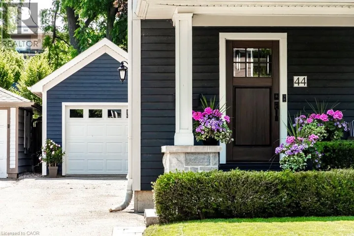 44 HEAD Street, Oakville, Ontario L6K1L5