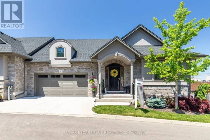 4 - 3757 ST. PETER AVENUE, Niagara Falls (Stamford), Ontario L2J0G2