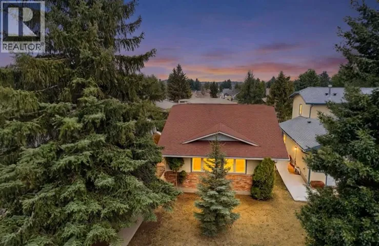 107 Woodbine Boulevard SW, Calgary, Alberta T2W3W8