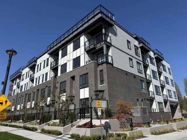 401 10786 140TH STREET, Surrey, British Columbia V3T4N8