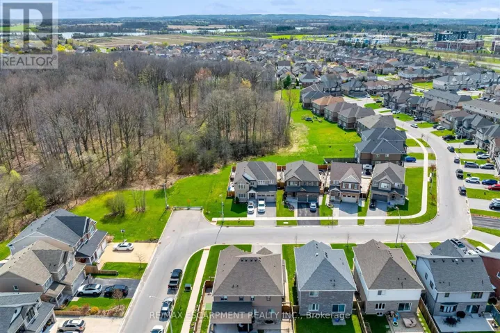 1 ELDERBERRY ROAD, Thorold (Confederation Heights), Ontario L2V0E7