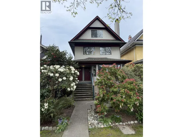 4 131 W 13 AVENUE, Vancouver, British Columbia V6Y1V8