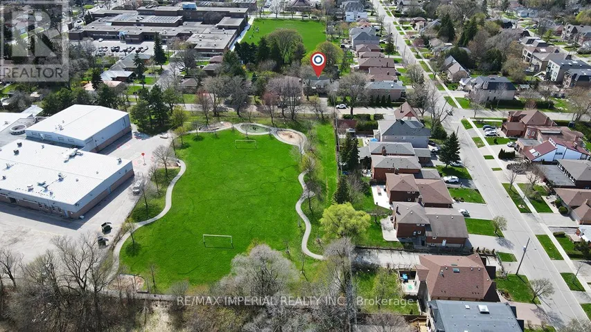 8 FARGO AVENUE, Toronto (Newtonbrook West), Ontario M2M1T9