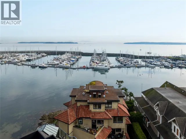 201 9949 Third St, Sidney, British Columbia V8L3B1
