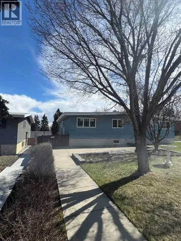 201 Holland Street NW, Calgary, Alberta T2K2E9