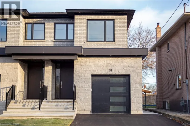 31 DANA Drive, Hamilton, Ontario L9A3H7