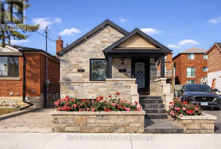 2 BIRCH TREE CRESCENT, Toronto (Mount Dennis), Ontario M6M2K8