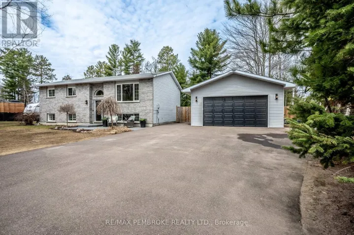 18 CARDINAL CRESCENT, Petawawa, Ontario K8H3N9