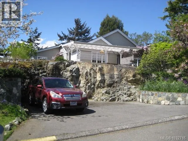 464 Nelson St, Esquimalt, British Columbia V9A6P4