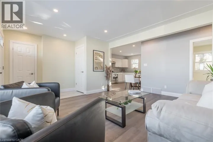 58 SANDALWOOD Avenue, Hamilton, Ontario L8T2E3