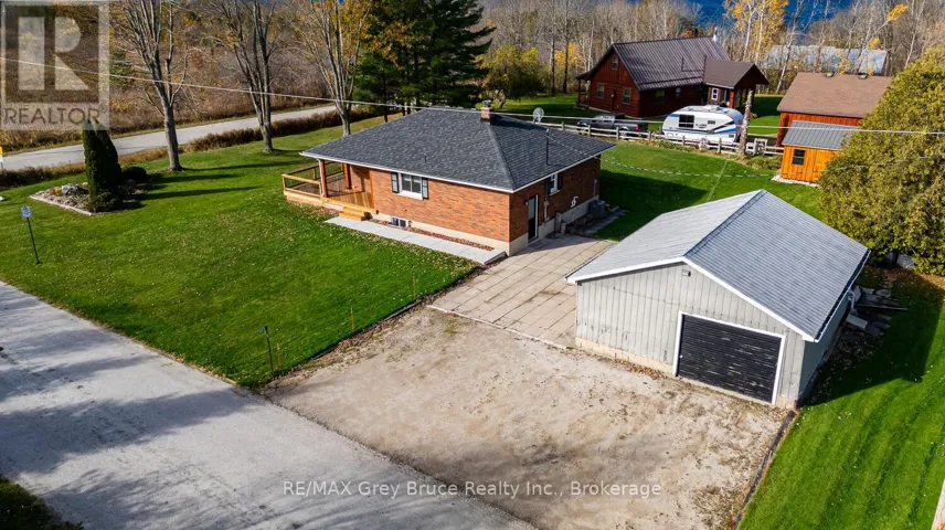 105 JOHN STREET, Georgian Bluffs, Ontario N0H2T0