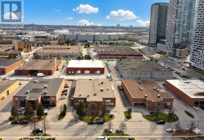 B - 41 BUTTERMILL AVENUE, Vaughan (Concord), Ontario L4K3X1