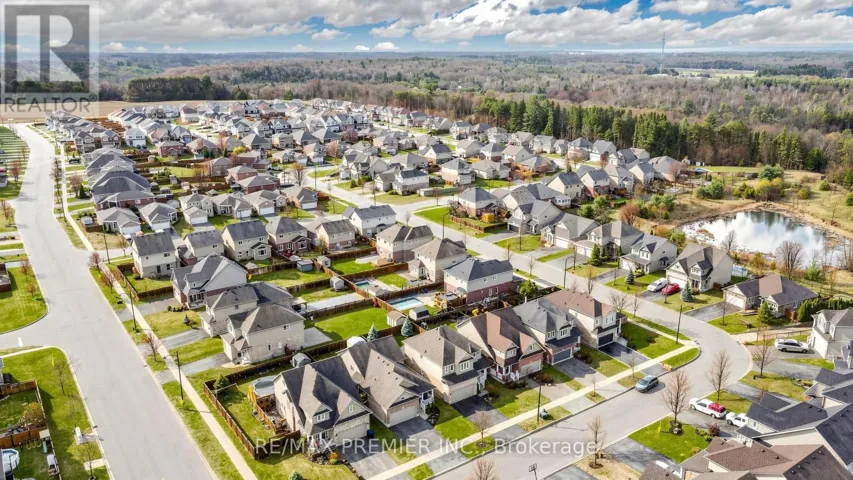 11 ARNOLD CRESCENT, Essa (Angus), Ontario L3W0P9