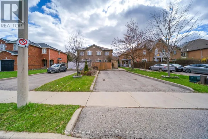 79 PRESSED BRICK DRIVE, Brampton (Brampton North), Ontario L6V4K5